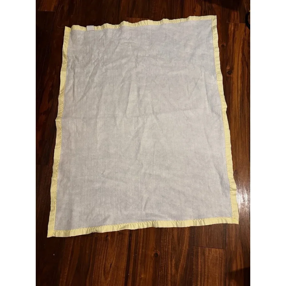 Vtg‎ Chatham Pale Yellow Acrylic Baby Crib Blanket Satin Trim Lovey 30 X 40 USA